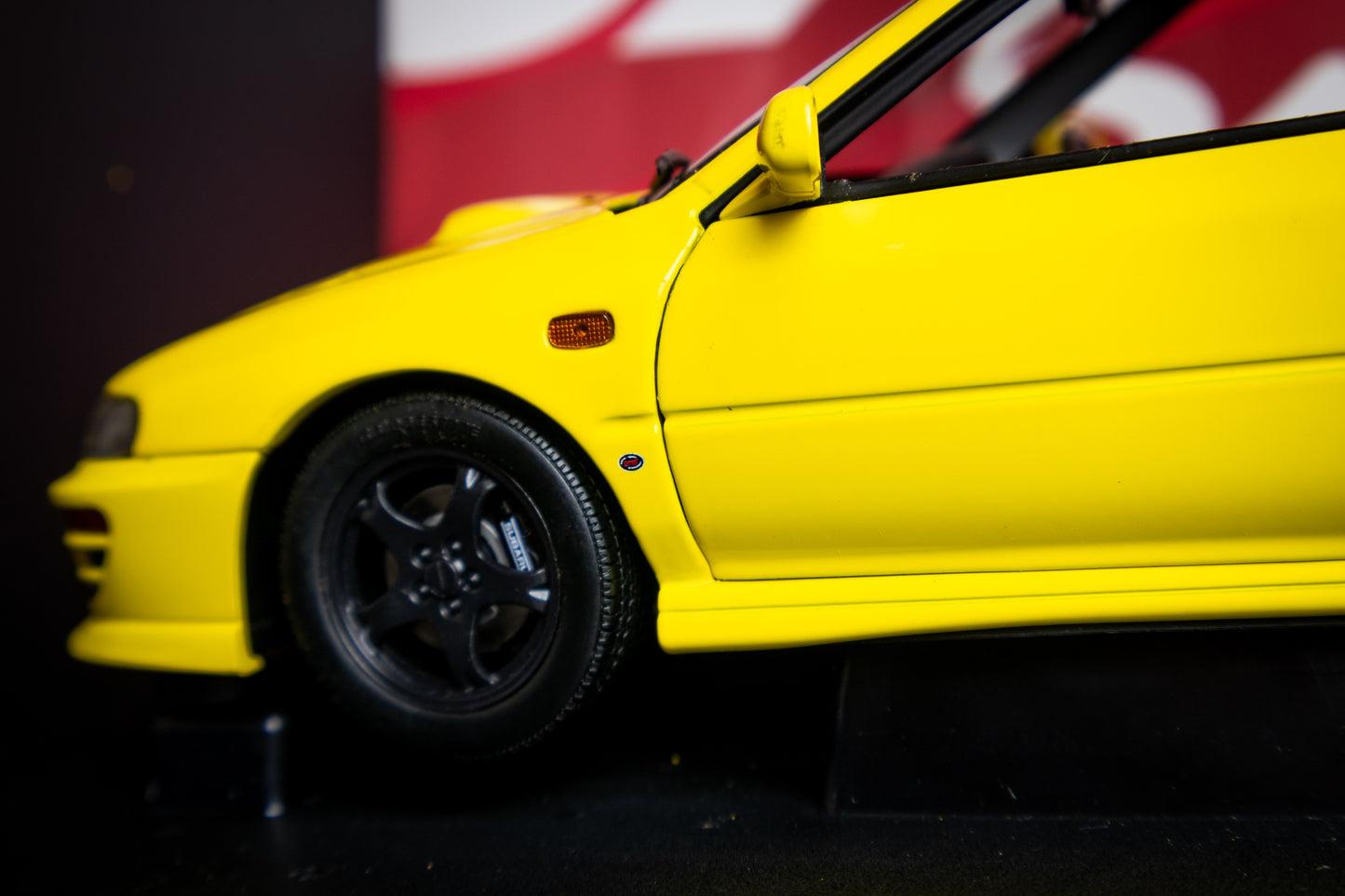 AUTOART GC8 IMPREZA TYPE R CHASE YELLOW (READ DESCRIPTION)