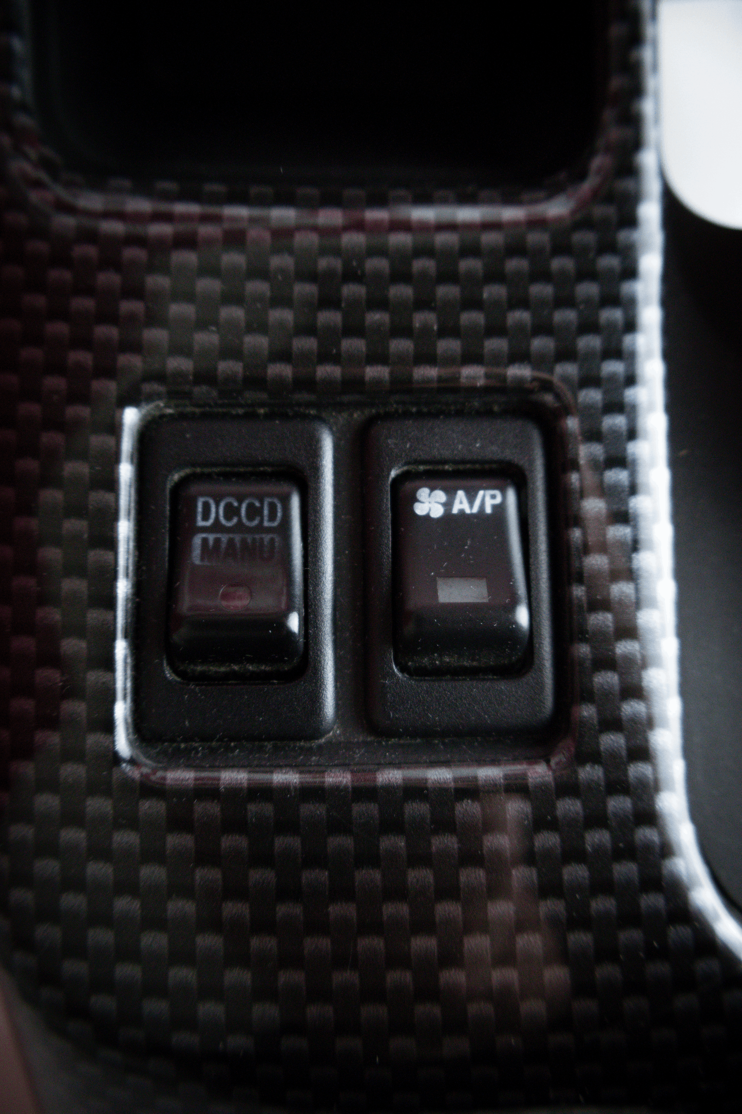 GENUINE SUBARU CATALOG OPTION CARBON STYLE CENTER CONSOLE FOR '04 GDB